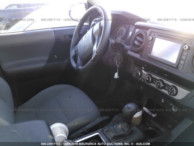 5TFSX5EN4HX053244 - 2017 TOYOTA TACOMA ACCESS CAB/SR/SR5 灰色 照片 5