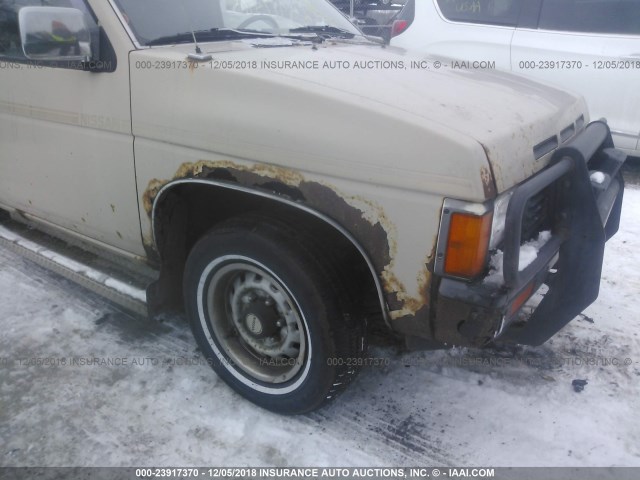 1N6ND11S8HC324014 - 1987 NISSAN D21 SHORT BED GOLD photo 6