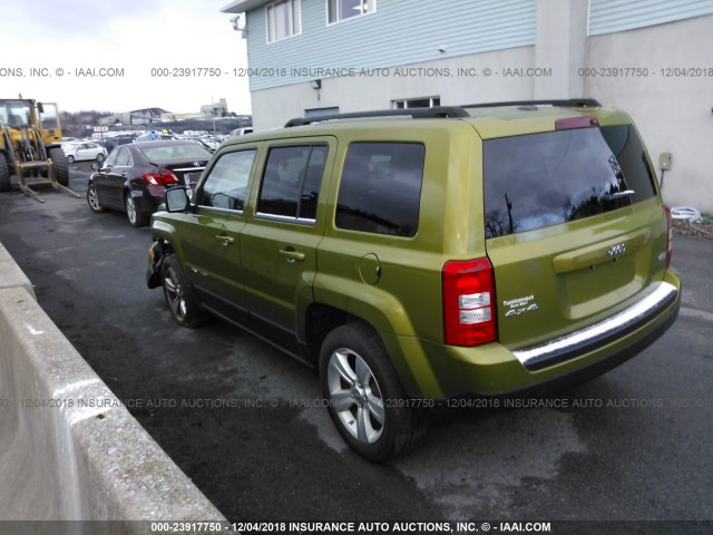 1C4NJRFB9CD556160 - 2012 JEEP PATRIOT LATITUDE GREEN photo 3