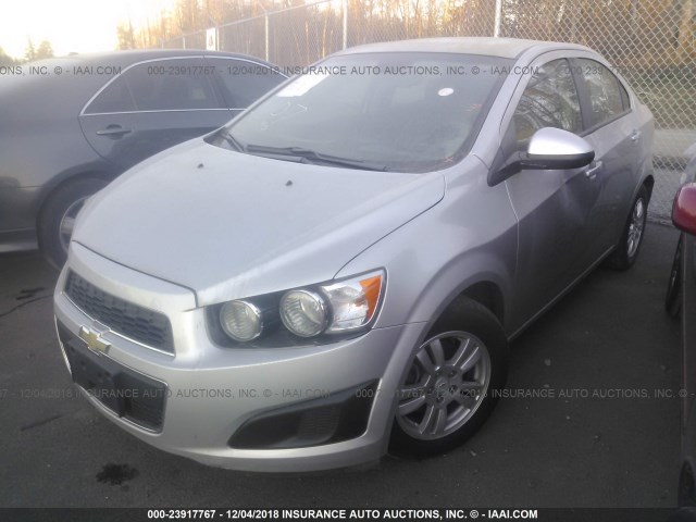 1G1JB5SH0C4102368 - 2012 CHEVROLET SONIC LS 银色 照片 2
