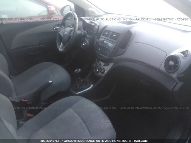 1G1JB5SH0C4102368 - 2012 CHEVROLET SONIC LS 银色 照片 5