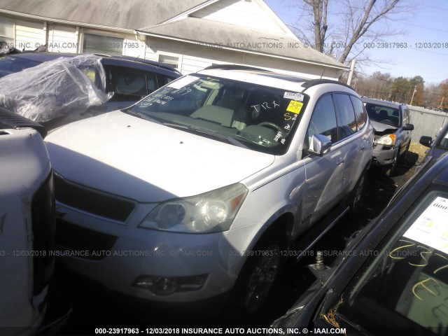 1GNER23D49S101587 - 2009 CHEVROLET TRAVERSE LT WHITE photo 2