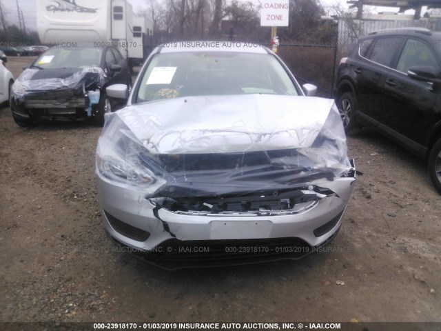 1FADP3F26JL212009 - 2018 FORD FOCUS SE SILVER photo 6