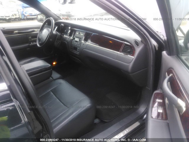 2LNBL8EV9AX752748 - 2010 LINCOLN TOWN CAR EXECUTIVE L BLACK photo 5