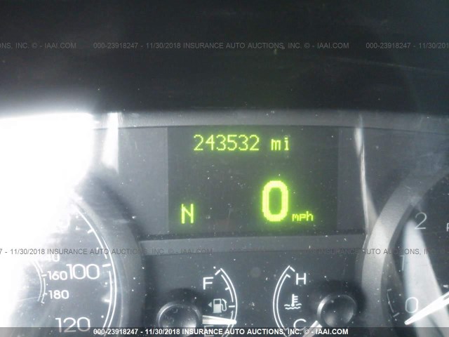 2LNBL8EV9AX752748 - 2010 LINCOLN TOWN CAR EXECUTIVE L BLACK photo 7