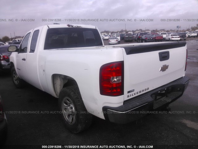 1GCEC19088Z264421 - 2008 CHEVROLET SILVERADO C1500 WHITE photo 3