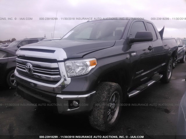 5TFRW5F17GX207389 - 2016 TOYOTA TUNDRA DOUBLE CAB SR/SR5 GRAY photo 2