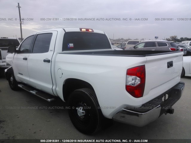 5TFEM5F18HX112331 - 2017 TOYOTA TUNDRA CREWMAX SR5 WHITE photo 3