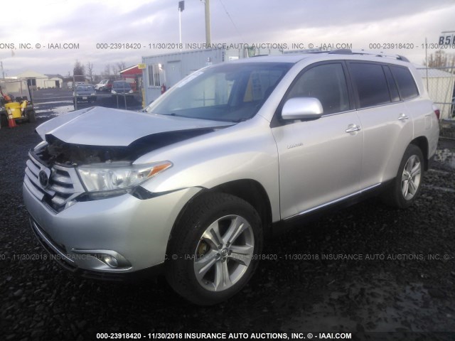 5TDDK3EH7DS221710 - 2013 TOYOTA HIGHLANDER LIMITED SILVER photo 2