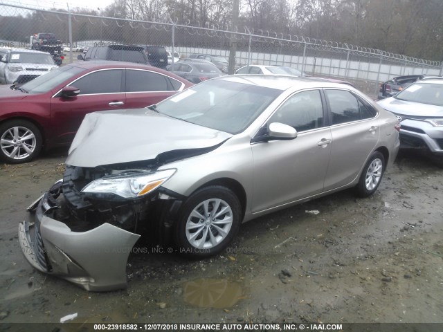 4T1BF1FK5HU787114 - 2017 TOYOTA CAMRY LE/XLE/SE/XSE შამპანური ფოტო 2