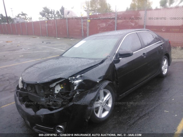 4T1BF1FK4EU365962 - 2014 TOYOTA CAMRY L/SE/LE/XLE 黑色 照片 2