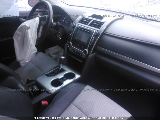 4T1BF1FK4EU365962 - 2014 TOYOTA CAMRY L/SE/LE/XLE 黑色 照片 5