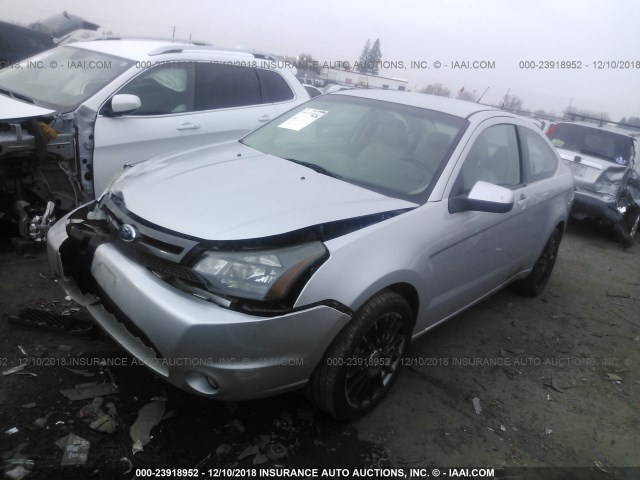 1FAHP3DN1AW257467 - 2010 FORD FOCUS SES SILVER photo 2