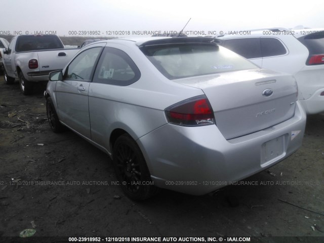 1FAHP3DN1AW257467 - 2010 FORD FOCUS SES SILVER photo 3