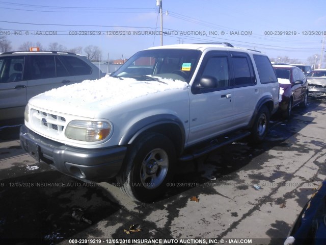 1FMZU63P0YZA96318 - 2000 FORD EXPLORER XLT WHITE photo 2