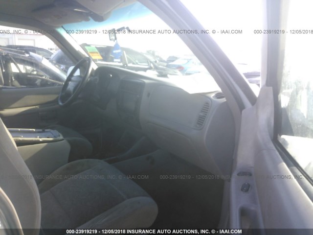 1FMZU63P0YZA96318 - 2000 FORD EXPLORER XLT WHITE photo 5