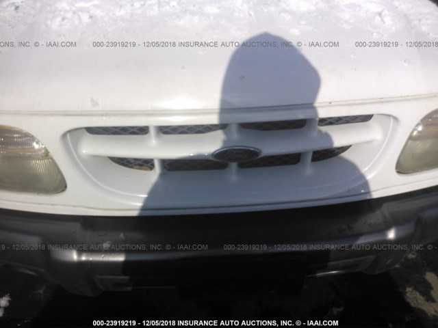 1FMZU63P0YZA96318 - 2000 FORD EXPLORER XLT WHITE photo 6