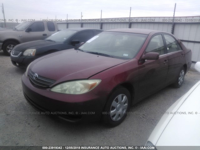 JTDBE32K320028422 - 2002 TOYOTA CAMRY LE/XLE/SE MAROON photo 2