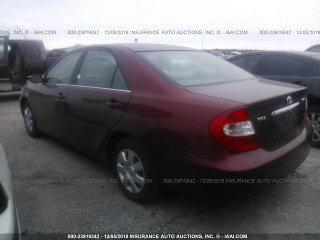 JTDBE32K320028422 - 2002 TOYOTA CAMRY LE/XLE/SE MAROON photo 3