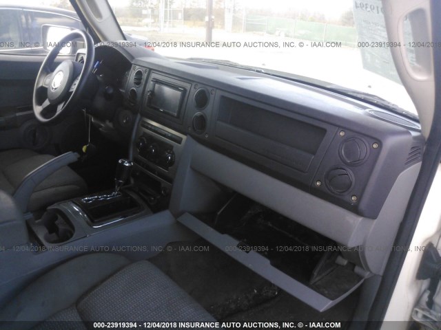 1J8HH48P37C553795 - 2007 JEEP COMMANDER WHITE photo 5