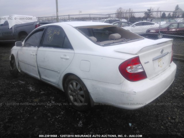 4T1BE32K03U236098 - 2003 TOYOTA CAMRY LE/XLE/SE WHITE photo 3