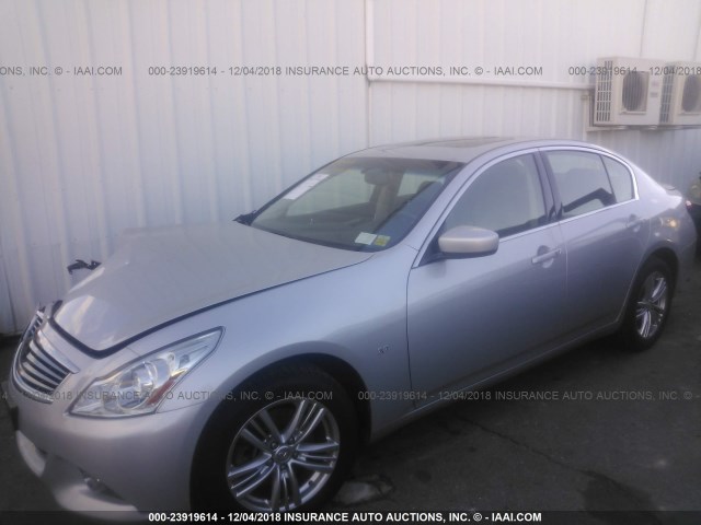 JN1CV6AR8FM520420 - 2015 INFINITI Q40 SILVER photo 2