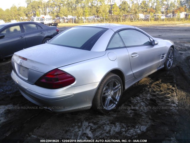 WDBSK75FX4F075556 - 2004 MERCEDES-BENZ SL 500 SILVER photo 4