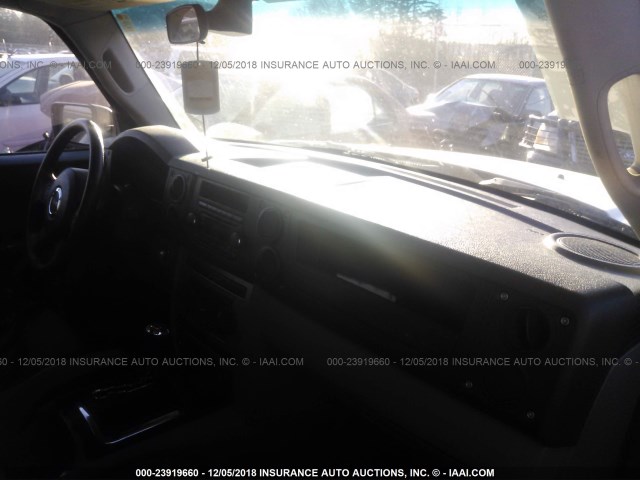 1J8HH48K76C130026 - 2006 JEEP COMMANDER SILVER photo 5