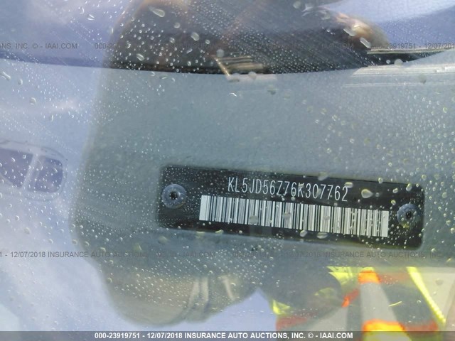 KL5JD56Z76K307762 - 2006 SUZUKI FORENZA SILVER photo 9