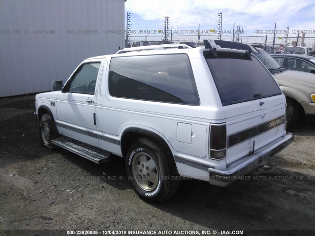 1G8CT18B2D8175304 - 1983 CHEVROLET BLAZER S10 WHITE photo 3