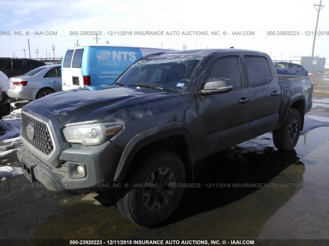 3TMCZ5AN0JM170268 - 2018 TOYOTA TACOMA DBL CAB/SR/TRDSPT/OR/PRO GRAY photo 2