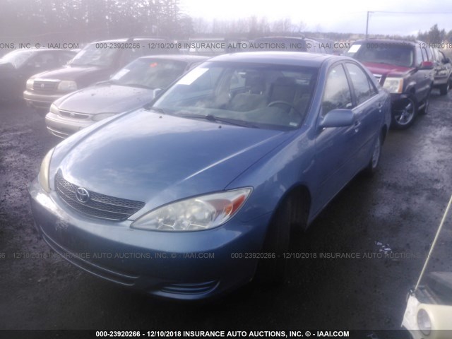 4T1BE30K82U586418 - 2002 TOYOTA CAMRY LE/XLE/SE BLUE photo 2