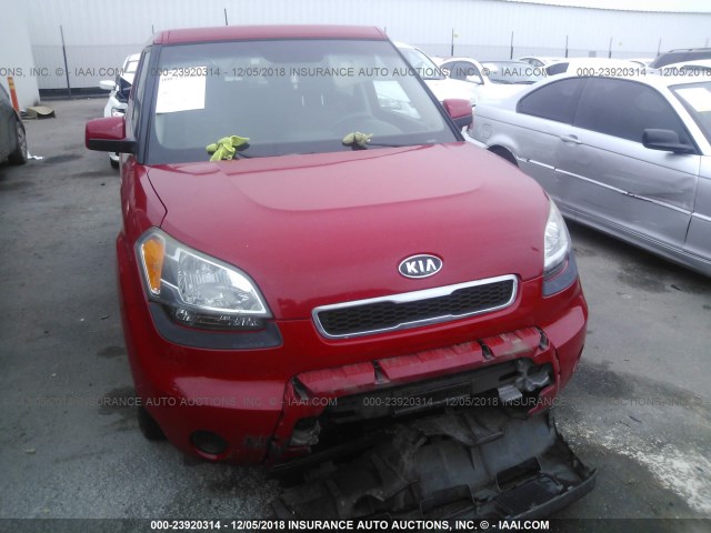 KNDJT2A23A7068700 - 2010 KIA SOUL +/!/SPORT RED photo 6