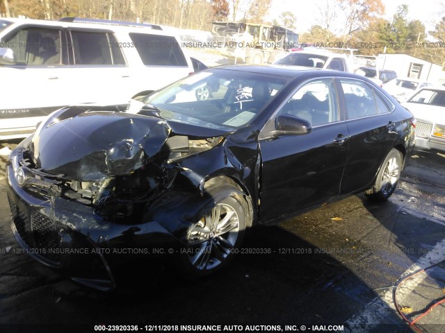 4T1BF1FK3FU083698 - 2015 TOYOTA CAMRY LE/XLE/SE/XSE BLACK photo 2
