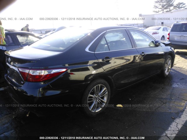 4T1BF1FK3FU083698 - 2015 TOYOTA CAMRY LE/XLE/SE/XSE BLACK photo 4