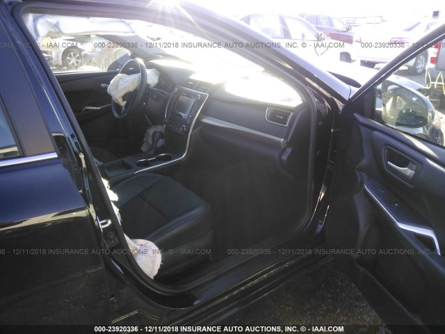 4T1BF1FK3FU083698 - 2015 TOYOTA CAMRY LE/XLE/SE/XSE BLACK photo 5