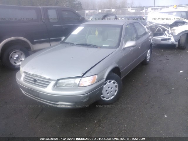 JT2BG22K9V0029589 - 1997 TOYOTA CAMRY LE/XLE GRAY photo 2