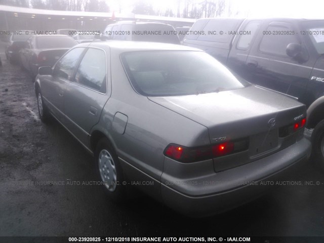 JT2BG22K9V0029589 - 1997 TOYOTA CAMRY LE/XLE GRAY photo 3