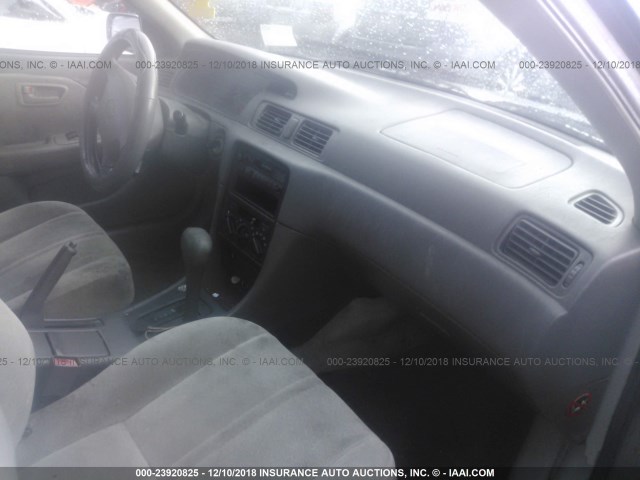 JT2BG22K9V0029589 - 1997 TOYOTA CAMRY LE/XLE GRAY photo 5