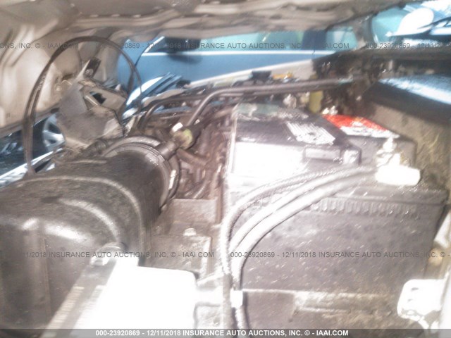 1FAFP34N85W289118 - 2005 FORD FOCUS ZX4 SILVER photo 10