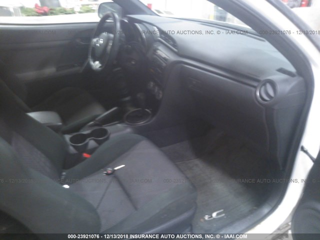 JTKJF5C71C3043329 - 2012 TOYOTA SCION TC WHITE photo 5