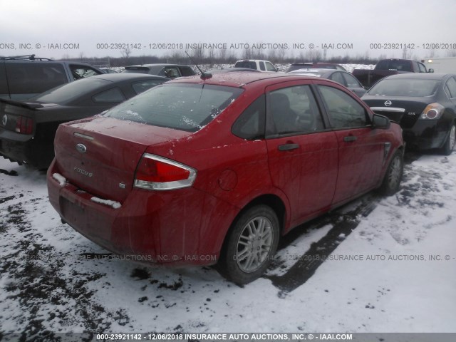1FAHP35N48W299656 - 2008 FORD FOCUS SE/SEL/SES RED photo 4