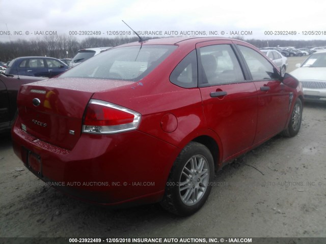 1FAHP35N98W149784 - 2008 FORD FOCUS SE/SEL/SES RED photo 4