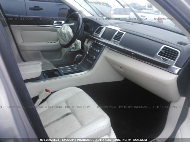 1LNHM93R59G627749 - 2009 LINCOLN MKS SILVER photo 5