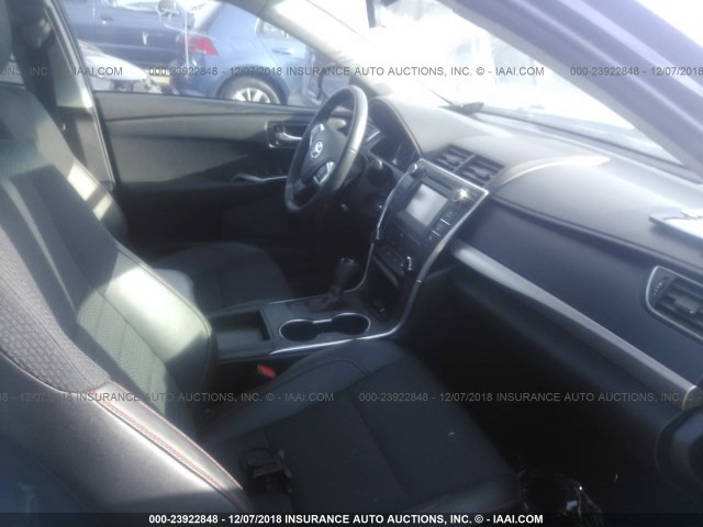 4T1BF1FK2HU813023 - 2017 TOYOTA CAMRY LE/XLE/SE/XSE BLACK photo 5