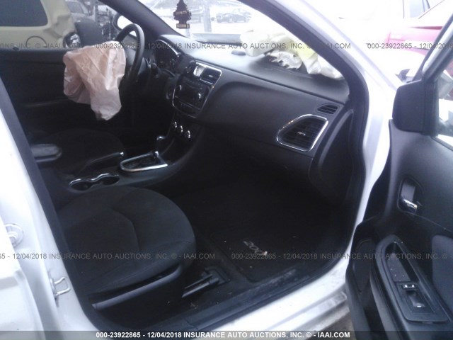 1C3CCBAB9CN271621 - 2012 CHRYSLER 200 LX WHITE photo 5