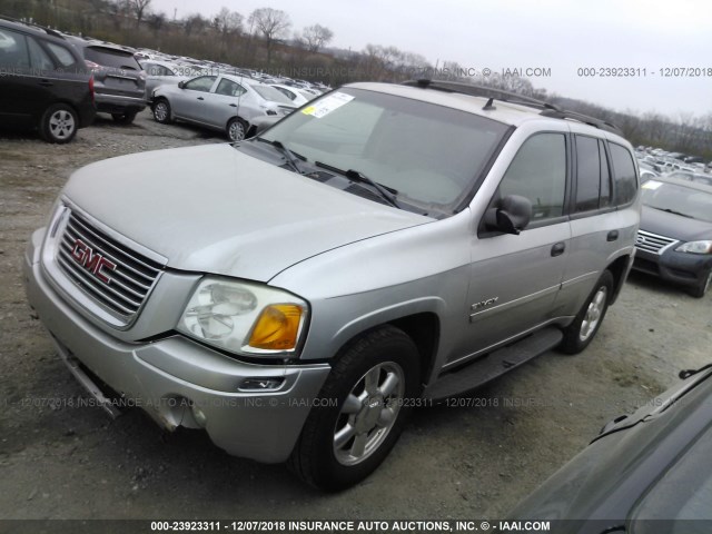 1GKDT13S662239887 - 2006 GMC ENVOY SILVER photo 2