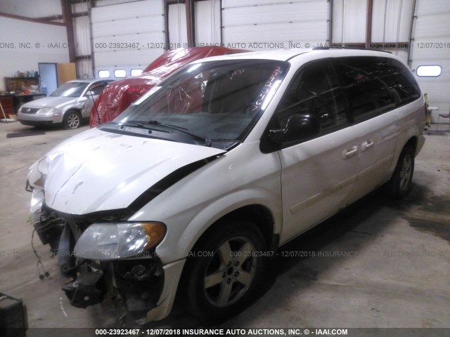 2D4GP44L55R437417 - 2005 DODGE GRAND CARAVAN SXT WHITE photo 2