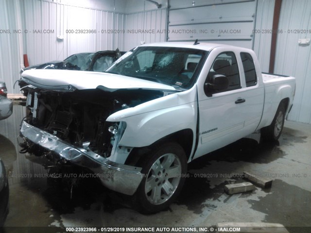 2GTEK19JX81216682 - 2008 GMC SIERRA K1500 WHITE photo 2