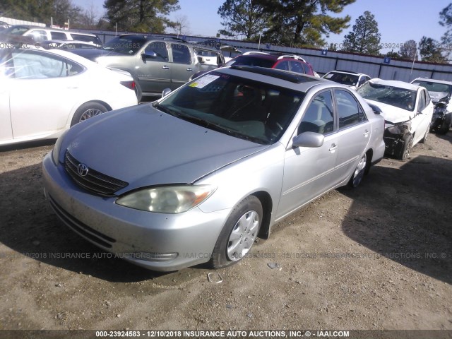 4T1BE30K92U562015 - 2002 TOYOTA CAMRY LE/XLE/SE SILVER photo 2